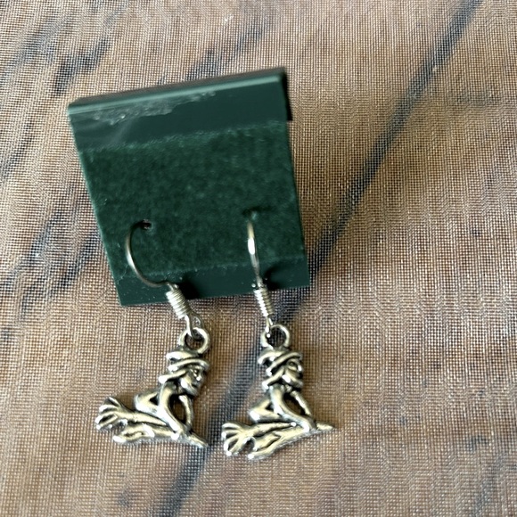 New Silver Halloween Witch pierced Earrings - Picture 1 of 3